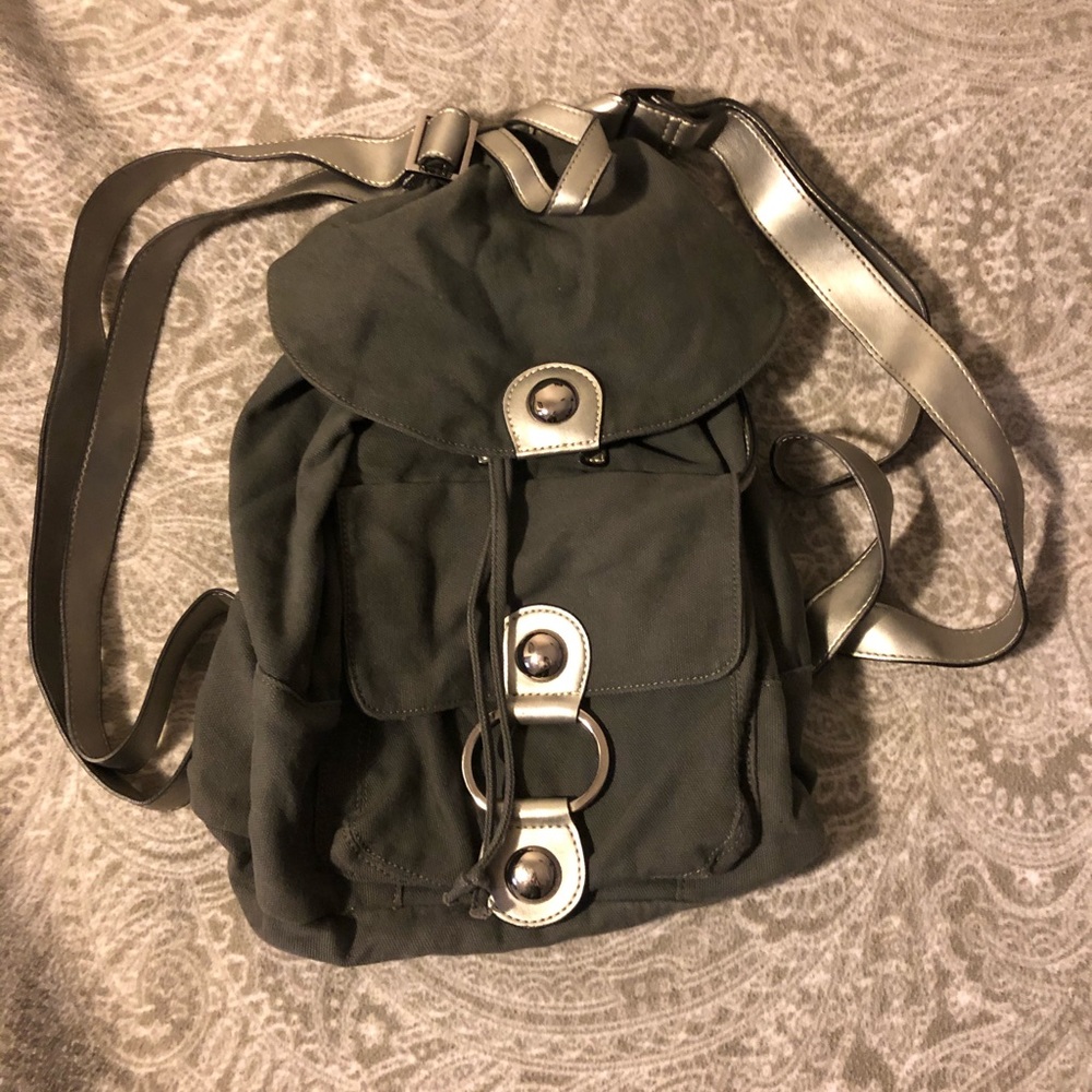 Guess Backpack🌹